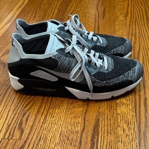 Men’s Nike Air Max 90 Flyknit Sneakers, Size 13